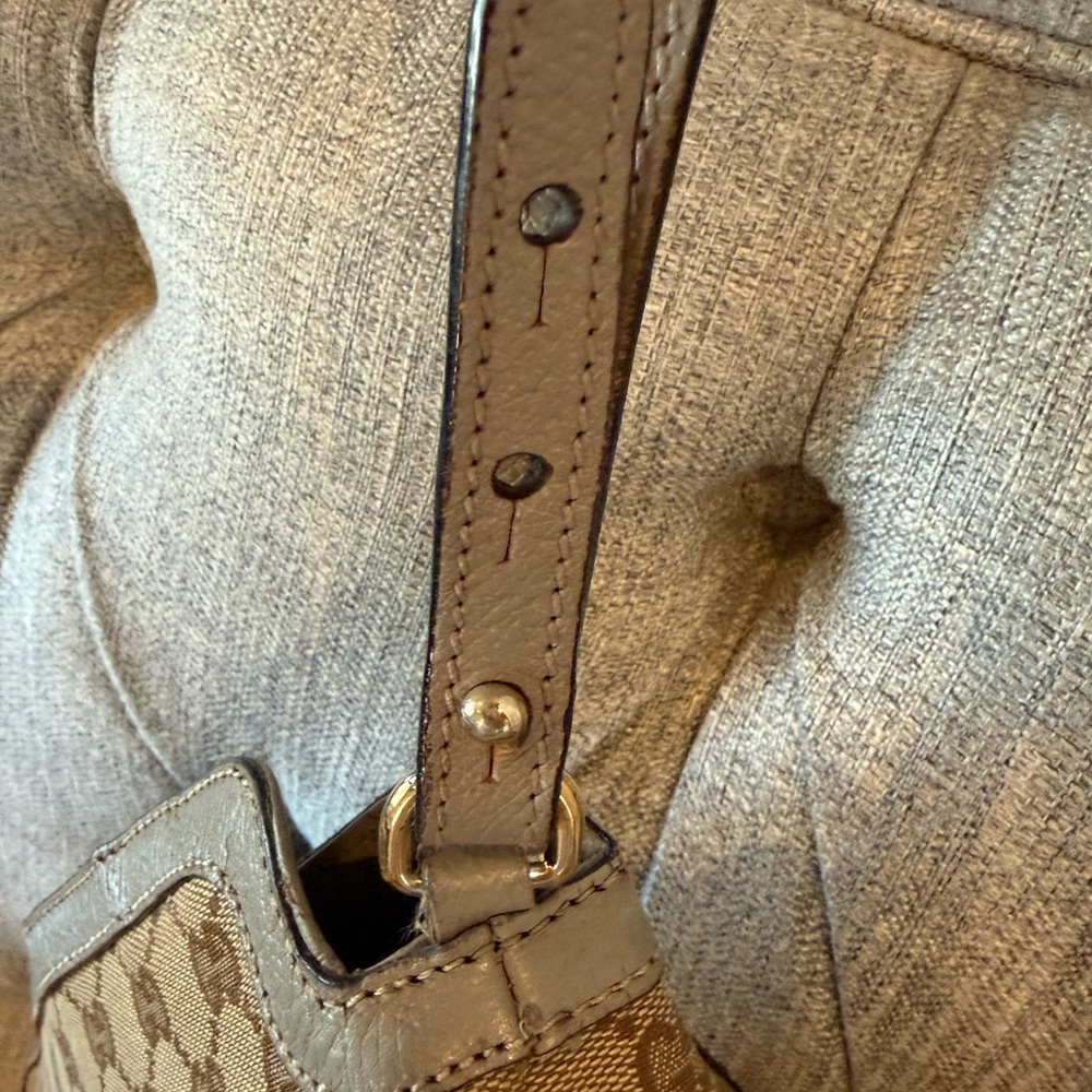 Gucci GG Canvas Bree Leather Line Crossbody Bag in light gray - Picture 13 of 14